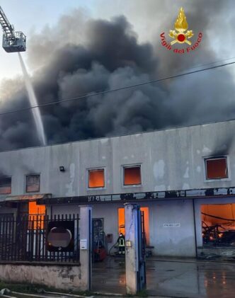 Incendio devastante a Carinaro