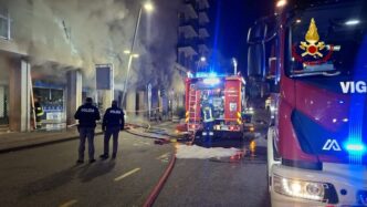 Incendio in un negozio di elet