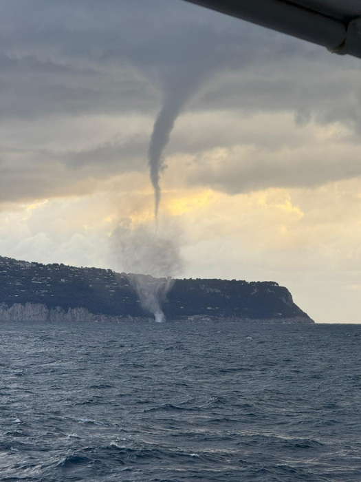 Maltempo in Campania3A una trom