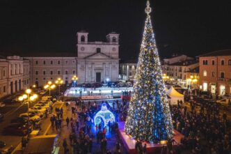 Mercatino di Natale a LE28099Aquila