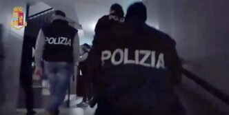 Napoli3A Arrestato un uomo per