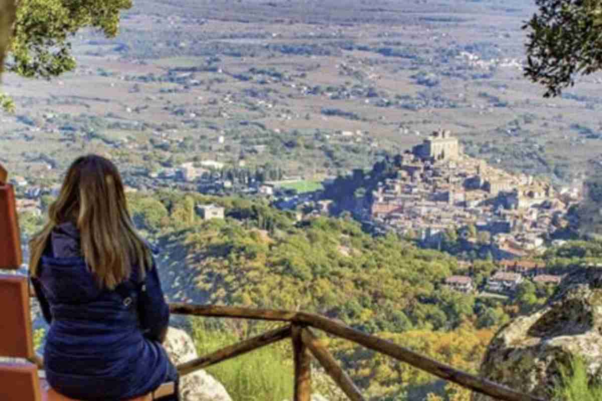 oriano nel Cimino non è solo la sua famosa panchina gigante; è un borgo ricco di storia e cultura.