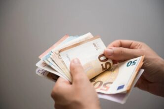 1000 euro di pensione nel 2025: a chi spettano