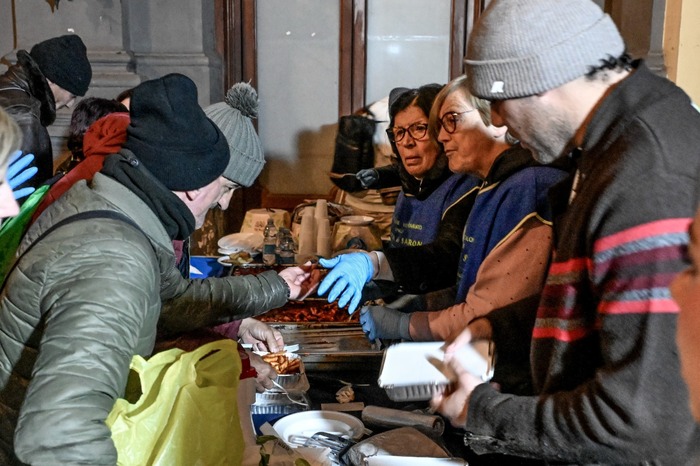 SolidarietC3A0 a Napoli3A oltre ce