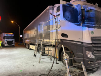 Tragico incendio in autostrada