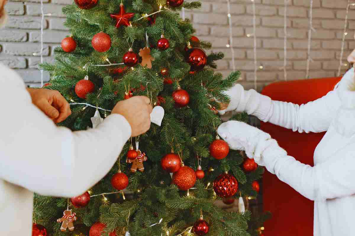 smontare l'albero di natale secondo la tradizione