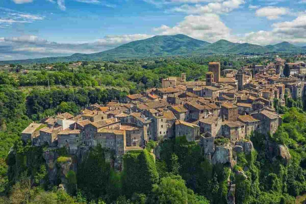 borgo sospeso ricco di fascino dove si trova