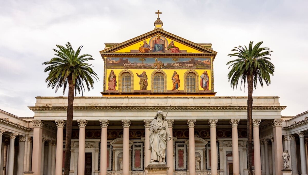 Apertura della porta santa alla basilica di san paolo fuori le mura