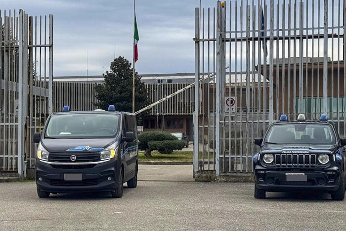 Arresto di insegnante a Castel