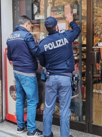 Chiusura temporanea per un bar 1