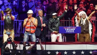 Donald Trump e Village People3A