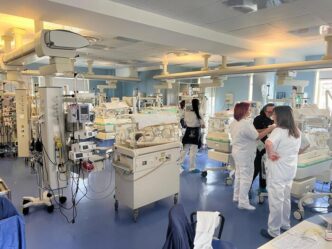 Gemelle neonate salvate grazie