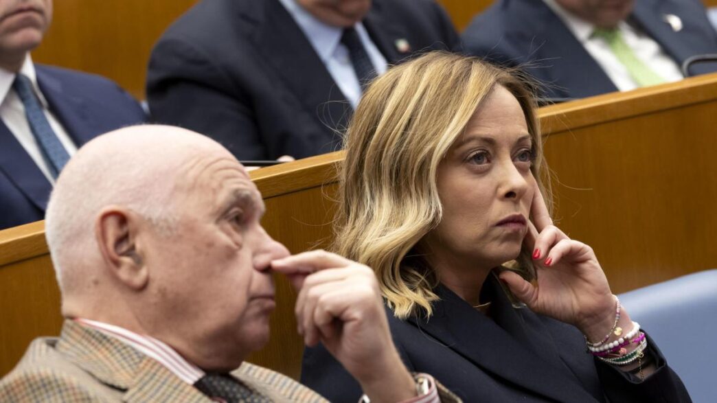 Giorgia Meloni affronta le pol