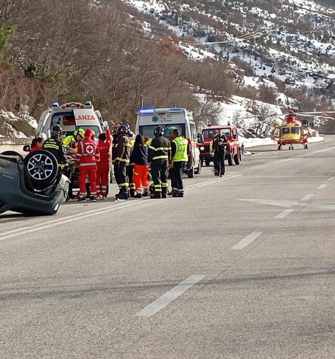 Grave incidente stradale sulla