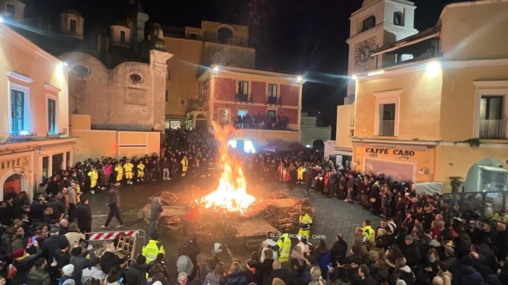 Il falC3B2 di Capri ritorna dopo