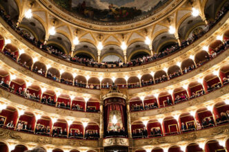 Il teatro di roma si muove ver