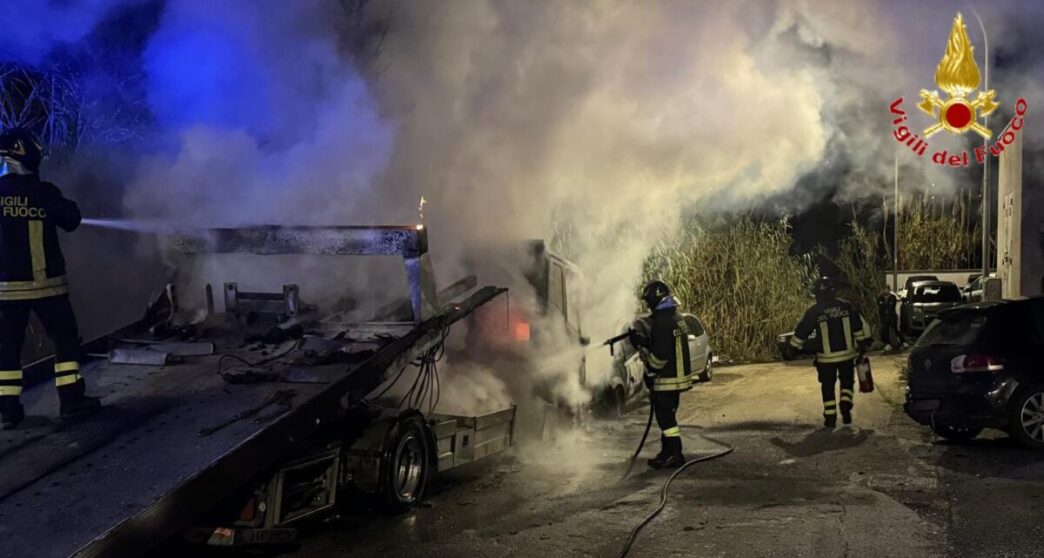 Incendio auto a Santa Marinell