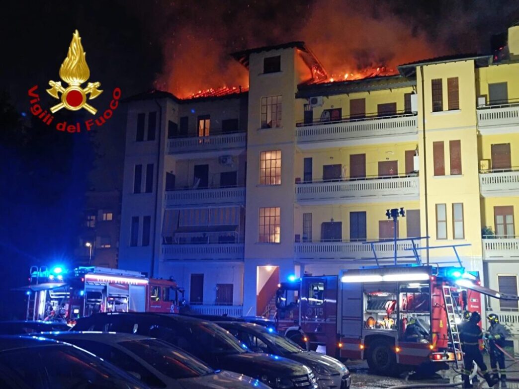 Incendio devasta un edificio a