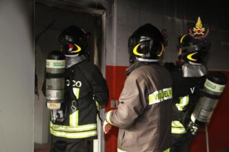 Incendio in capannone industri