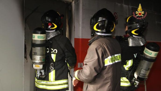 Incendio in capannone industri