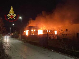 Incendio notte nel comune di S