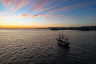 L27Amerigo Vespucci attracca a