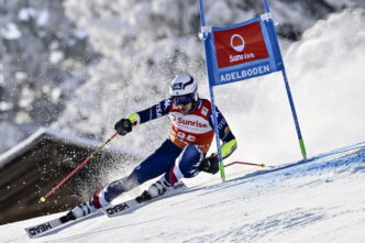 Loic Meillard guida lo slalom