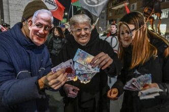 Napoli in protesta3A flash mob