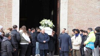 Risse e tensioni ai funerali d