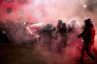 Scontri durante il corteo per