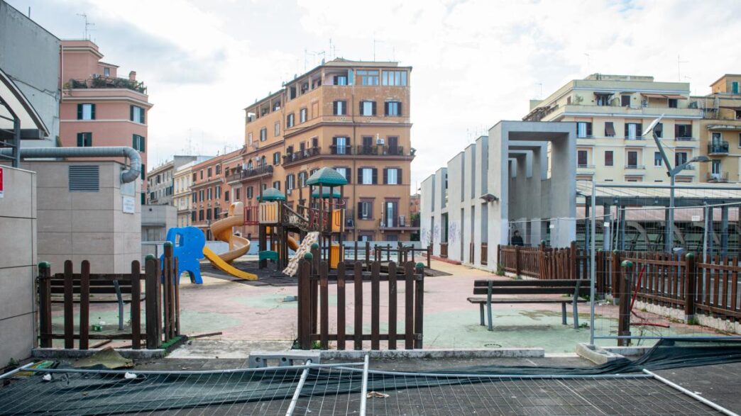 Senzatetto e degrado al mercat