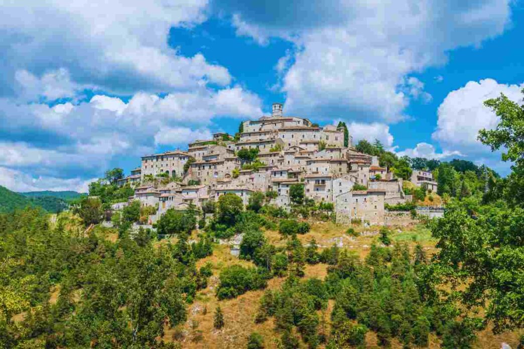 borgo con castello incantevole