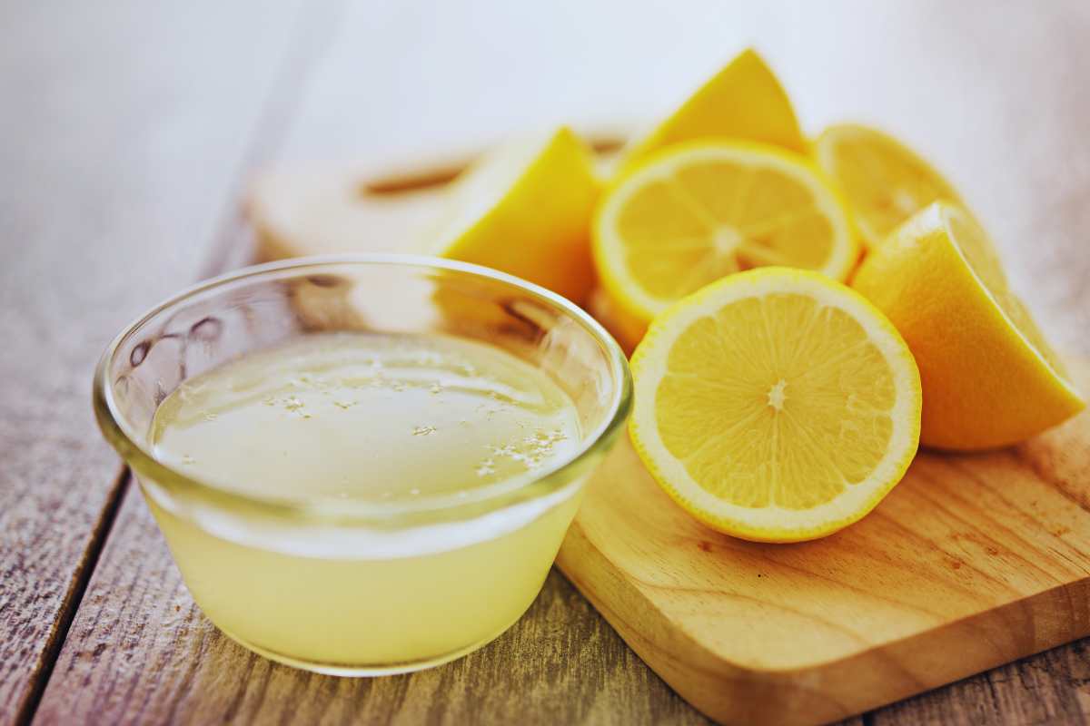 il succo di limone per pulire il forno