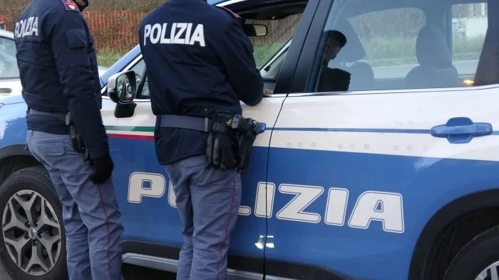 Blitz della polizia a Napoli3A