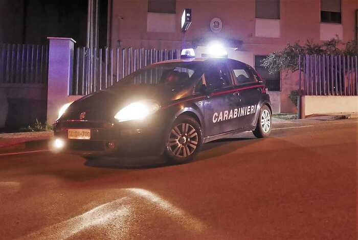 Fuga in auto a Roma3A giovane a