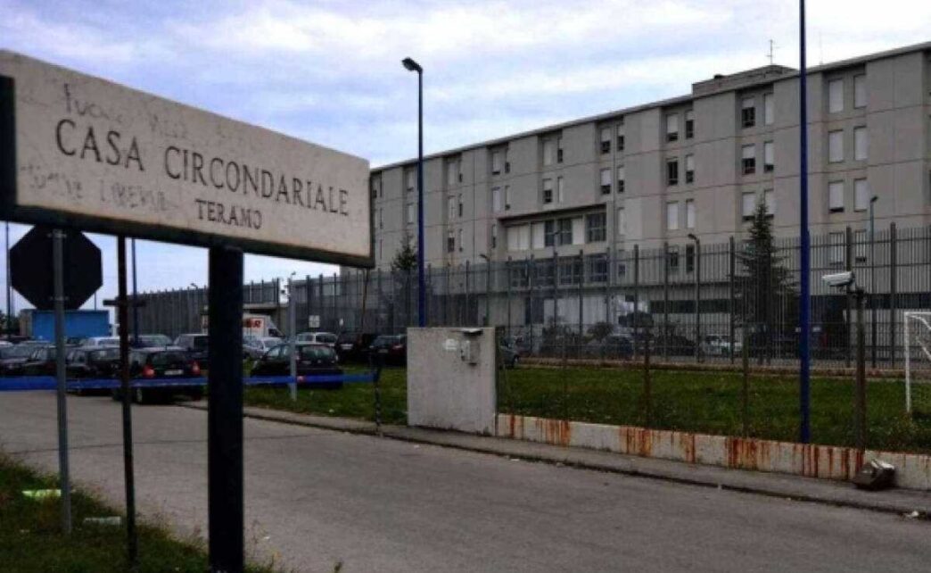 Il carcere di Teramo al centro