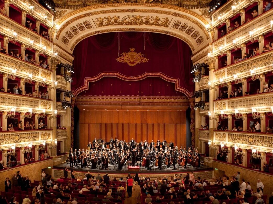 Il coro del Teatro San Carlo d