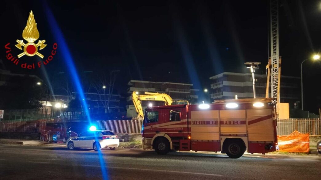 Incendio doloso in un cantiere