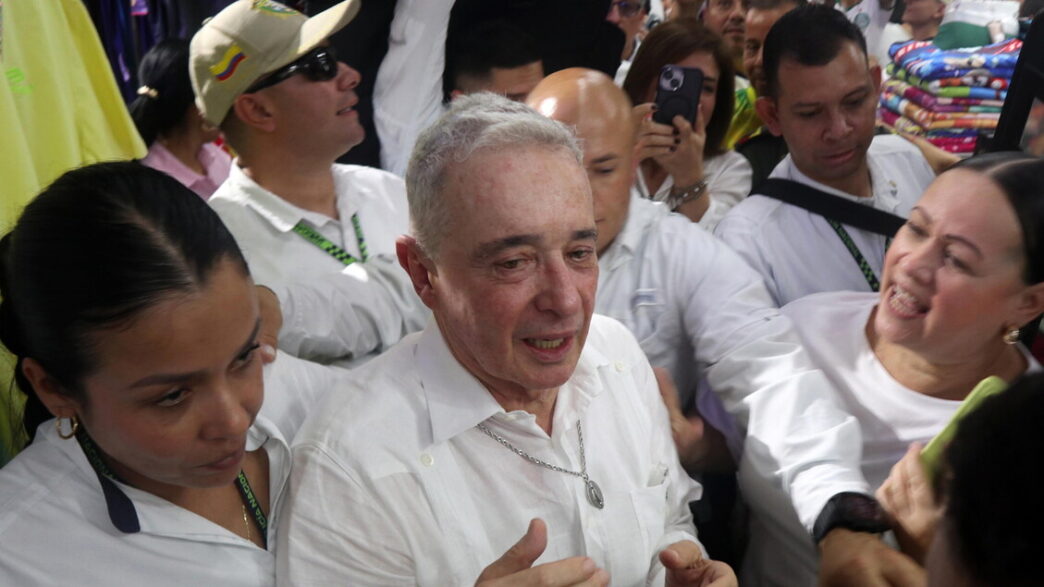 Processo contro C381lvaro Uribe s