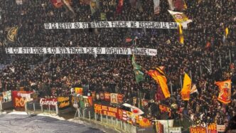 Striscione fascista nella curv