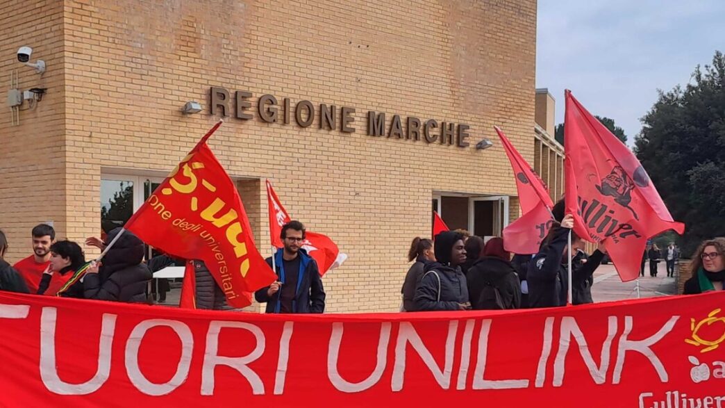 Studenti delle Marche in prote