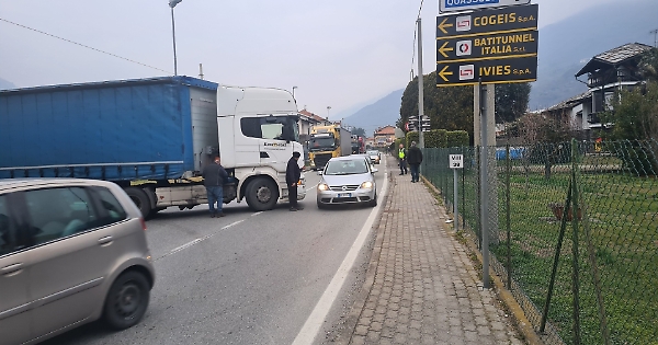 Traffico in tilt sulla Statale