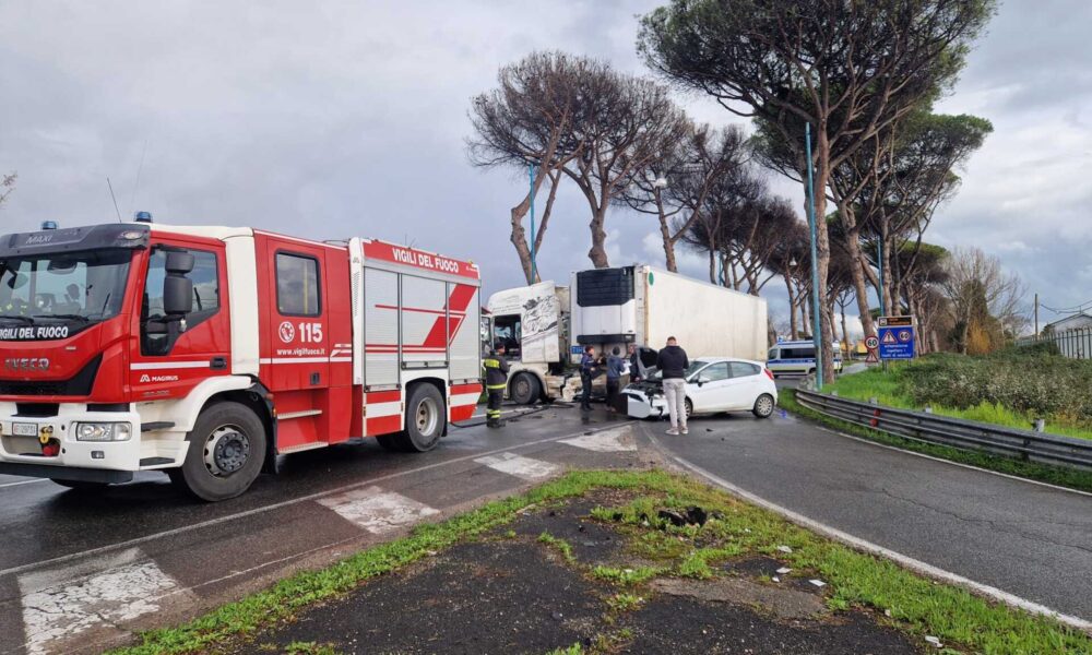 Violento incidente stradale a