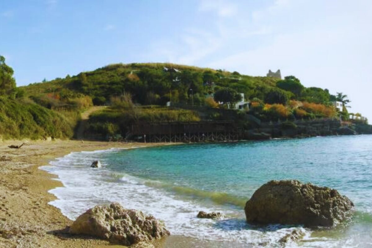 dove si trova la spiaggia dei sassolini 