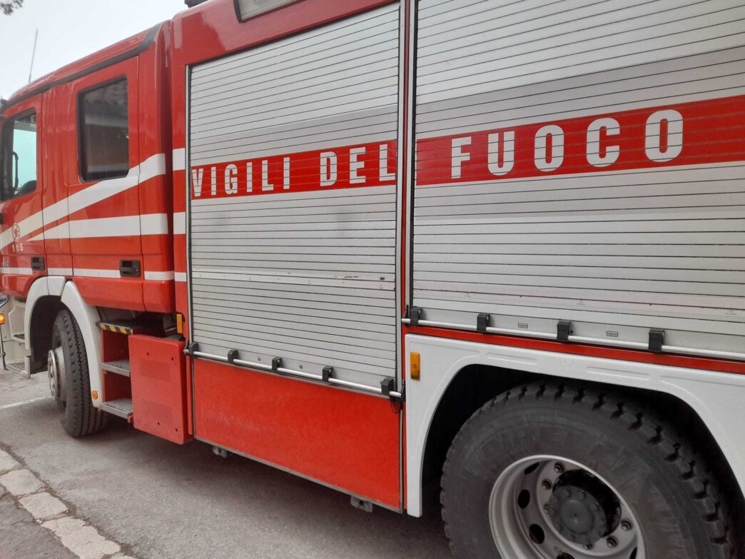 Allerta per crollo3A un 75enne