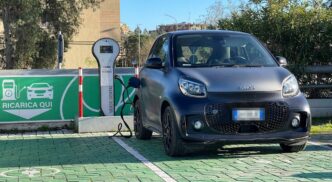 Cresce il numero di auto elett