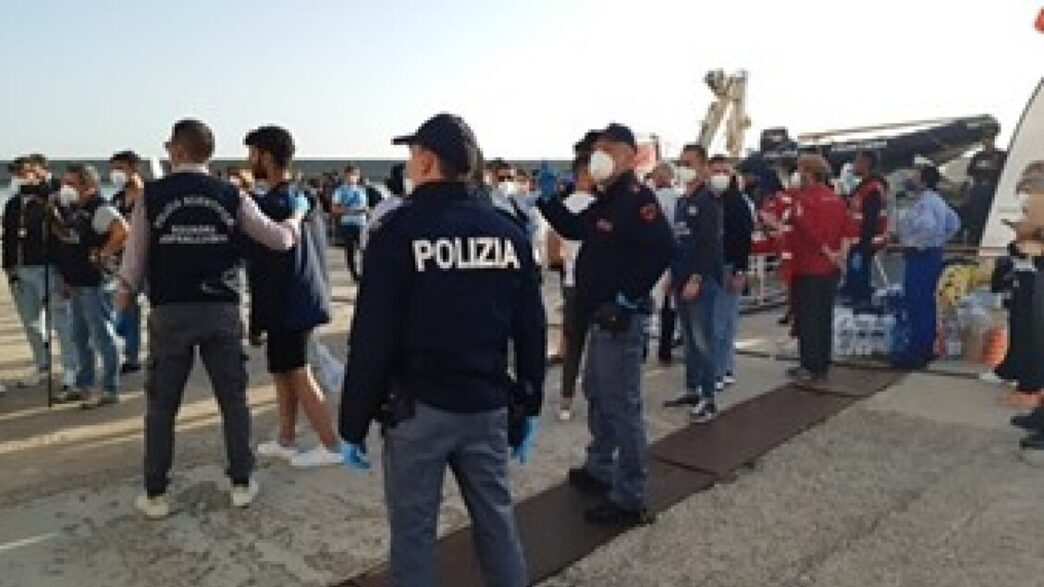 Crotone3A operazioni di immigra