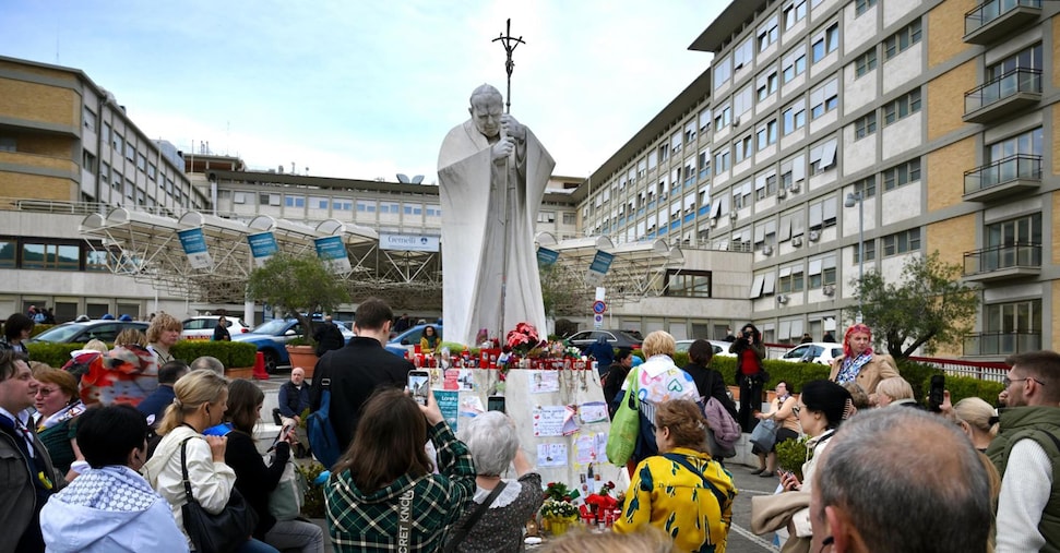 Il Papa3A il ricovero al Gemell