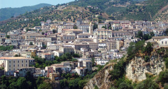 Il sindaco di Corigliano Rossa