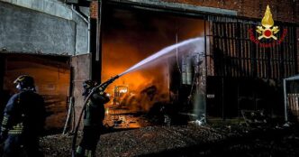 Incendio devasta una cascina a